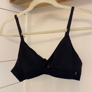 Stance triangle waist bralette, black.